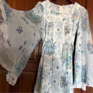 ILGWU Union Made Vintage  7 Dress. Cottage core, angel sleeves, blue floral.